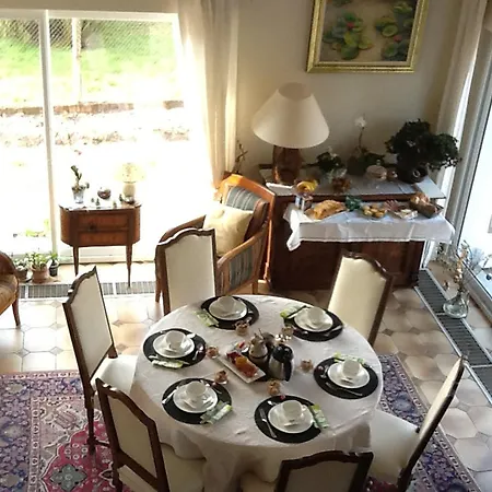 Les De לינה וארוחת בוקר 3*